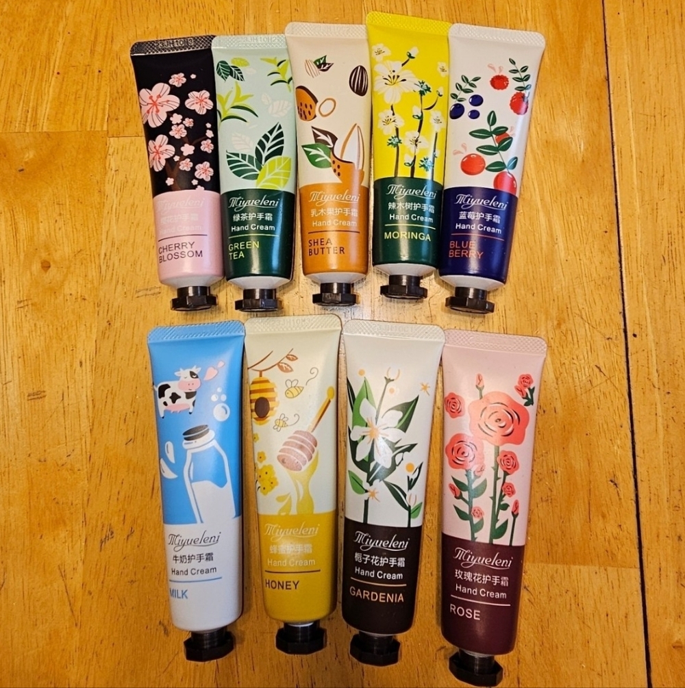 9 Travel Size Hand Creams ๐น๐ฏ๐๐ซ - Picture 2 of 4